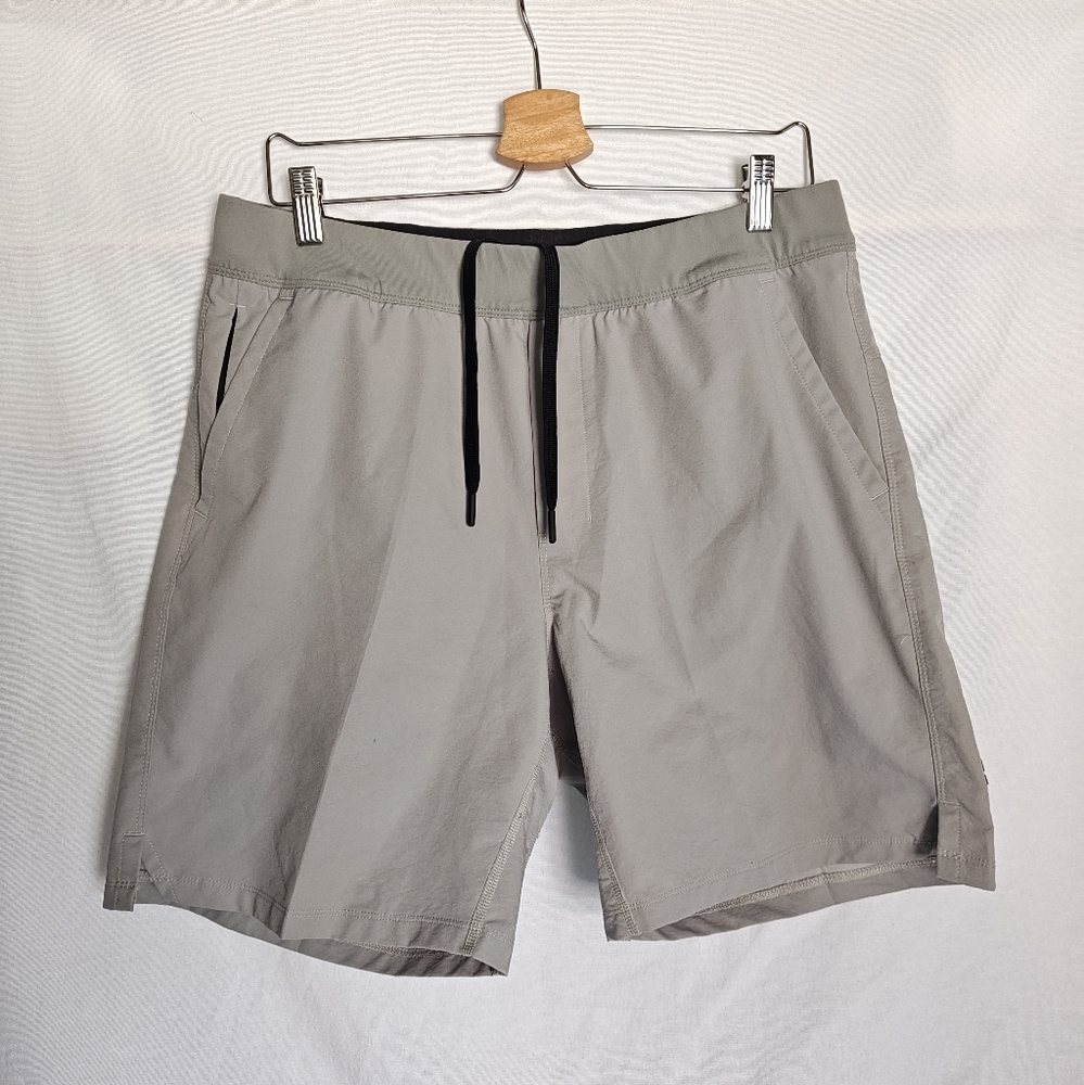 Public Rec Flex Shorts Gray Fog Size 34 7.5" Inseam‎ Flat Front Casual Neutral